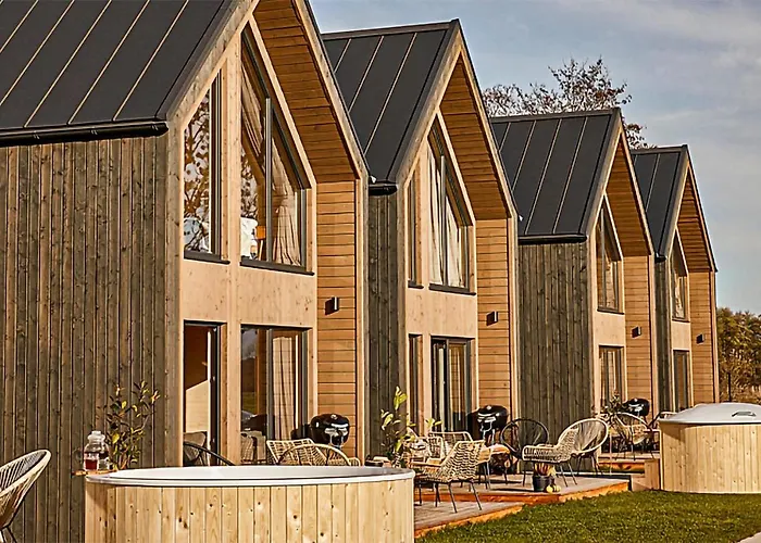 2 Bedroom Cozy In トシェンサチ