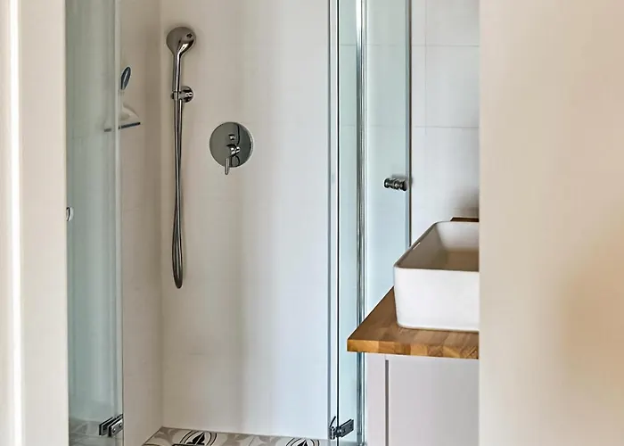 2 Bedroom Cozy In トシェンサチ